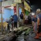 Bupati Tanjab Barat Drs H Anwar Sadat, M. Ag bersama OPD terkait melakukan normalisasi drainase (LT)