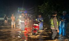 Diguyur Hujan Deras, Jalan Lintas Timur Jambi – Pekanbaru Kilometer 158 Banjir