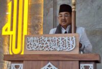 Bupati Tanjab Barat Drs H Anwar Sadat, M. Ag perdana Khotib di Masjid Al Anwar (Ist)