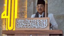 Bupati Tanjab Barat Drs H Anwar Sadat, M. Ag perdana Khotib di Masjid Al Anwar (Ist)