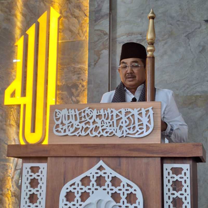 Bupati Tanjab Barat Drs H Anwar Sadat, M. Ag perdana Khotib di Masjid Al Anwar (Ist)