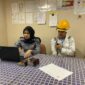 Petugas Imigrasi Saat melaksanakan Proses Pemeriksaan Keimigrasian (Humas)
