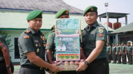 Dandim 0419/Tanjab Berikan Bingkisan Kepada Personel yang Cuti Hari Raya Idul Fitri. (Pentjb)