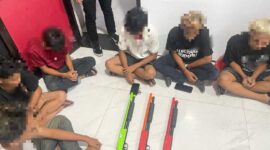 Para Remaja dan Senjata Mainan yang dididuga digunakan untuk Tawuran (Humas)