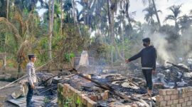 Unit Reskrim Polsek Betara melalukan olah Tempat Kejadian Perkara (Polsek)
