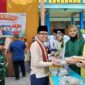 Pauzan Najri tinjau dan belanja di stand hasil selebrasi panen karya P5 (LT)