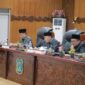 Ketua DPRD Tanjab Barat Hamdani saat pimpin Rapat Paripurna didampingi Wakil Ketua H Muh Sjafril Simamora, Hasan Basyri Harahap dan Wakil Bupati Katamso (Pro)
