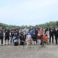 Sekretaris Umum KONI Tanjab Barat Cecep bersama Ketua Pengkab Perpani Azmi Saputra dan pengurus beserta Atlet (Ist)