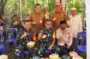 Kades Kemuning foto bersama Letjen TNI Muhammad Zamroni, Dandim 0419/Tanjab Letkol Arm Dwi Sutaryo, Wabup Katamso dan Camat Bram Itam Rendriawan Akbar (Ist)