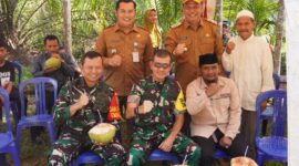 Kades Kemuning foto bersama Letjen TNI Muhammad Zamroni, Dandim 0419/Tanjab Letkol Arm Dwi Sutaryo, Wabup Katamso dan Camat Bram Itam Rendriawan Akbar (Ist)