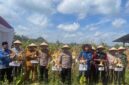 Kapolres Tanjab Barat AKBP Agung Basuki bersama Instansi dan OPD terkait saat Panen Raya Jagung (Humas)