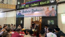 Wakapolda Jambi Brigjen Pol M. Mustaqim, S.I.K para PJU Polda Jambi dan Komunitas Riau Indonesia Mengaji (KORIM) Jambi menyimak tausiyab dari Ustadz Zacky Mirza LC (Humas)