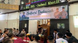 Wakapolda Jambi Brigjen Pol M. Mustaqim, S.I.K para PJU Polda Jambi dan Komunitas Riau Indonesia Mengaji (KORIM) Jambi menyimak tausiyab dari Ustadz Zacky Mirza LC (Humas)