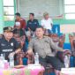 Ketua DPRD Tanjab Barat Hamdani S. E bersama Wakil Bupati Dr H Katamso SA, S.E., M. E saat penutupan Turnamen Sepak Bola (Pro)
