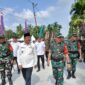 Bupati Tanjab Barat Anwar Sadat bersama Pangdam II/Swj Mayjen Ujang Darwis, Danrem 042/Gapu Brigjen TNI Heri Purwanto, Dandim 0419/Tanjab Letkol Arm Dwi Sutaryo saat penutupan TMMD ke-124 (LT)