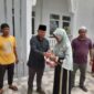 Dandim 0419/Tanjab Letkol Arm Dwi Sutaryo Bagikan Daging Kurban Kepada Warga (Pentjb)