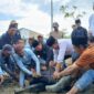 Bupati Anwar Sadat menyembelih Hewan Kurban Salah Satu OPD (LT)