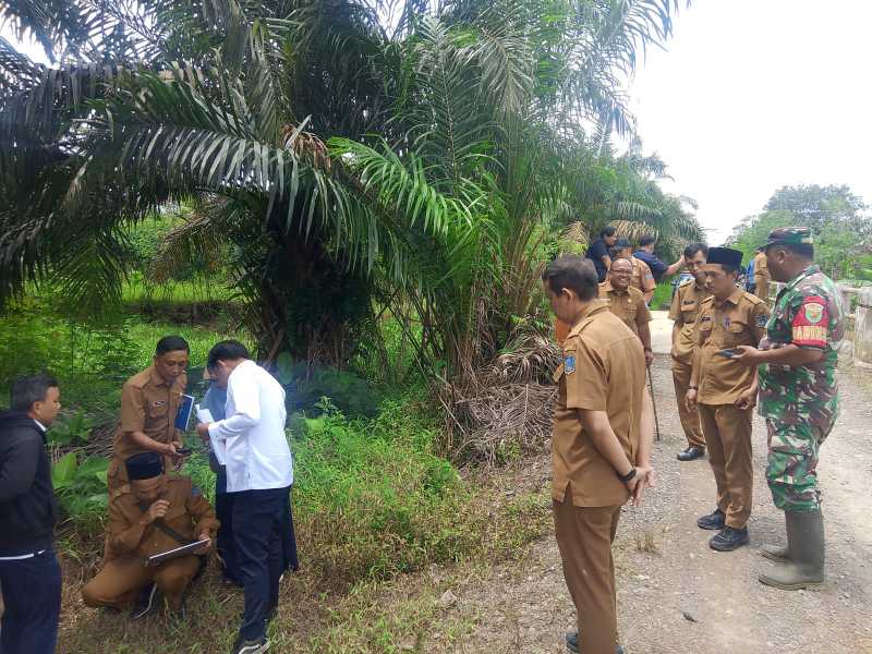 Dinas Sosial Tanjab Barat Bersama Satgas Pembangunan Strategis Kemen PUPR Jambi dan Aparat terkait survey lahan (Ist)