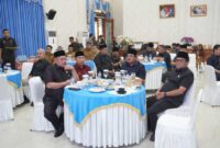 Bupati Anwar Sadat Bersama Pimpinan DPRD Tanjab Barat (Pro)