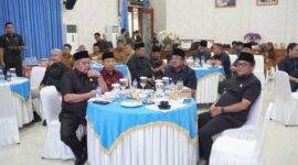 Bupati Anwar Sadat Bersama Pimpinan DPRD Tanjab Barat (Pro)