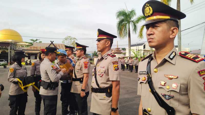 Kapolres Tanjab Barat AKBP Agung Basuki, SIK., MM sematkan Tanda Jabatan (SJ)