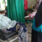 Para korban mendapatkan pertolongan pertama di Puskesmas.
