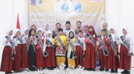 Bupati Anwar Sadat Bersama Kepala Dinas Perpustakaan dan Kearsipan serta para Finalis  (Pro)