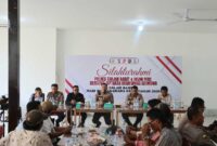 Kapolres AKBP Agung Basuki didampingi Waka Polres Kompol Johan Christy Silaen dan Awak Media saat Sarapan Pagi disela Kegiatan Silaturahmi (Humas)