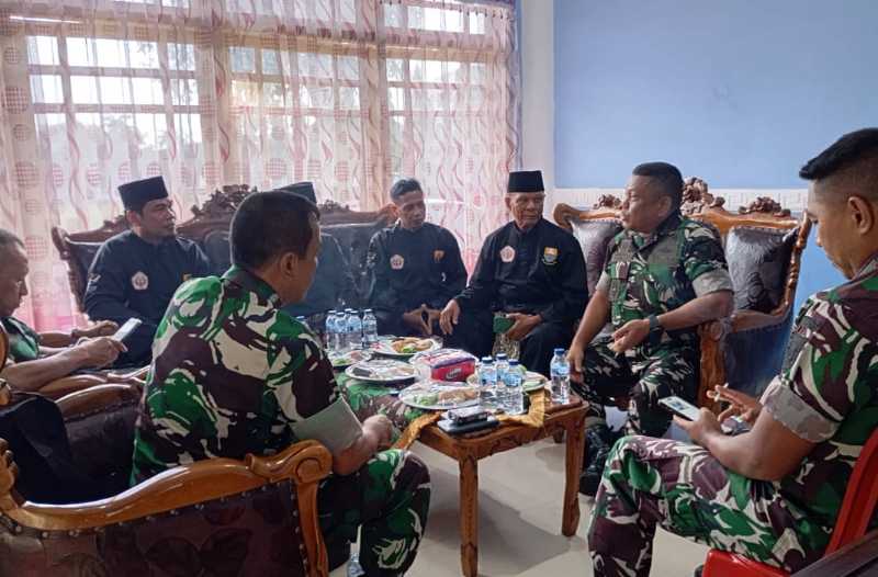 Pnegprov IPSI Jambi Berbincang Dengan Kasrem 042/Gapu Kolonel Inf Eddy Basuki dan pejabat Korem 042/Gapu lainnya (Ist)