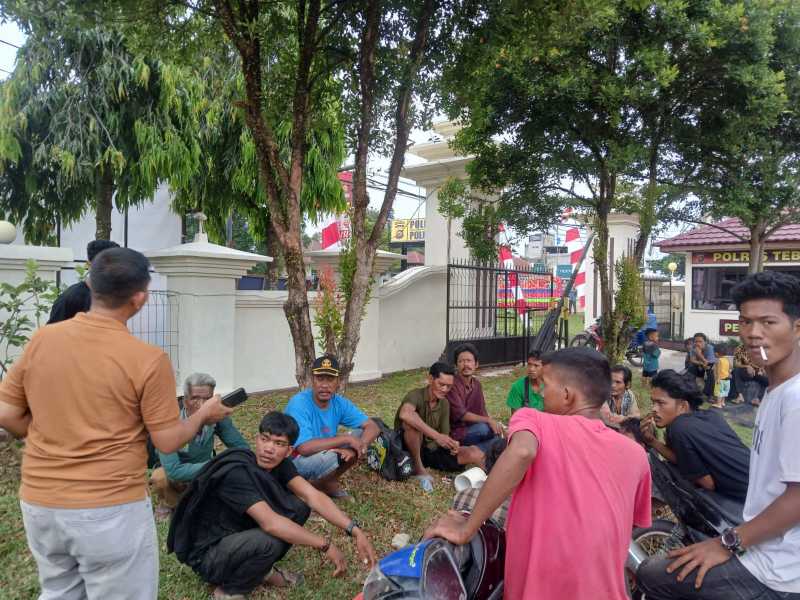 Aparat Kepolisian Resor Tebo Melakukan Pendampingan (hms)