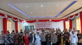 Kapolres Tanjab Barat AKBP Agung Basuki dan Waka Polres Kompol Johan Christy Silaen bersama pemuka Agama di Kuala Tungkal (Ist)