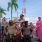 Didampingi Ketua Bhayangkari Ny Eka Mutya Agung, Kapolres Tanjab Barat AKBP Agung Basuki melaksanakan prosesi siraman kepada Perwira yang naik Pangkat (Ist)