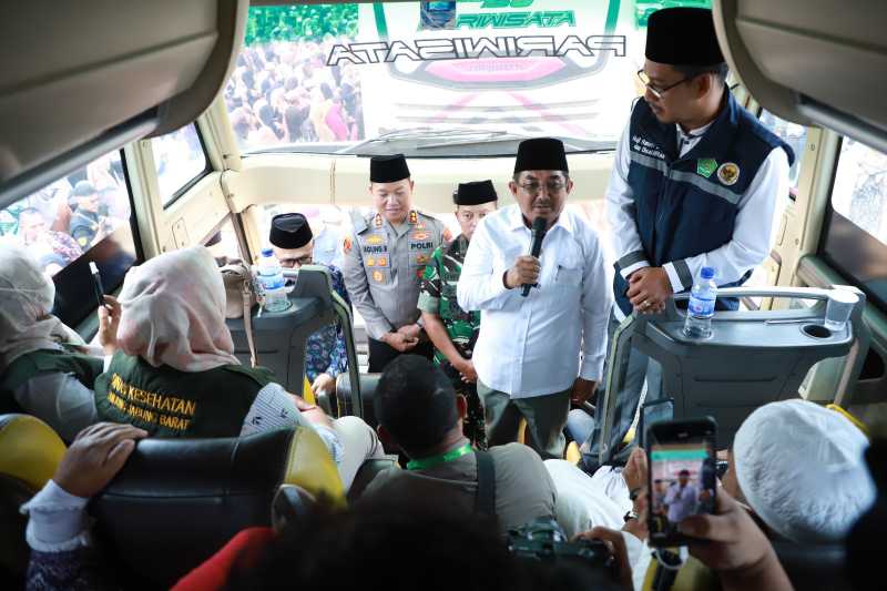 Bupati H Anwar Sadat bersama Forkopimda Sambut Kedstangan Jamaah Haji (Pro)