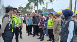 Personel Polres, Satpol-PP Tanjab Barat saat melakukan pengamanan (Ist)