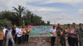 Kapolsek Betara AKP Bambang Soestyo Bersama Camat dan Unsur Forkopimcam (Humas)