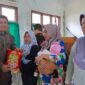 Wakil Bupati Tanjab Barat Katamso menyerahkan Bantuan Program GENTING  (pro)