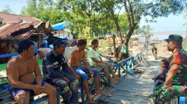 Sertu I. S. Silitonga Laksanakan Komsos Dengan Warga Desa Lambur Luar (pentjb)