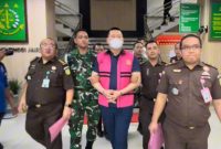 Tim Penyidik Giring Tersangka BK (Dok Kejati)
