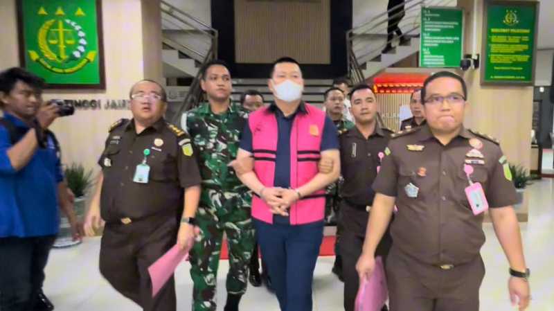 Tim Penyidik Giring Tersangka BK (Dok Kejati)