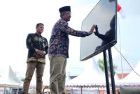 Bupati Tanjab Barat Anwar Sadat didampingi Sekda Hermansyah Saat Peluncuran Call Center Halo Ustadz 112 di Lamab Orang Kayo Rajo Laksmano (Ist)