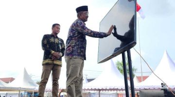 Bupati Tanjab Barat Anwar Sadat didampingi Sekda Hermansyah Saat Peluncuran Call Center Halo Ustadz 112 di Lamab Orang Kayo Rajo Laksmano (Ist)