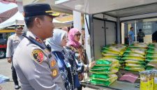 AKBP Agung Basuki bersama Pimcab Bulog Reny Lelianda dan Dinas DKP Handriathi Bustan tinjau Gerai Gerakan Pangan Murah (Ist)