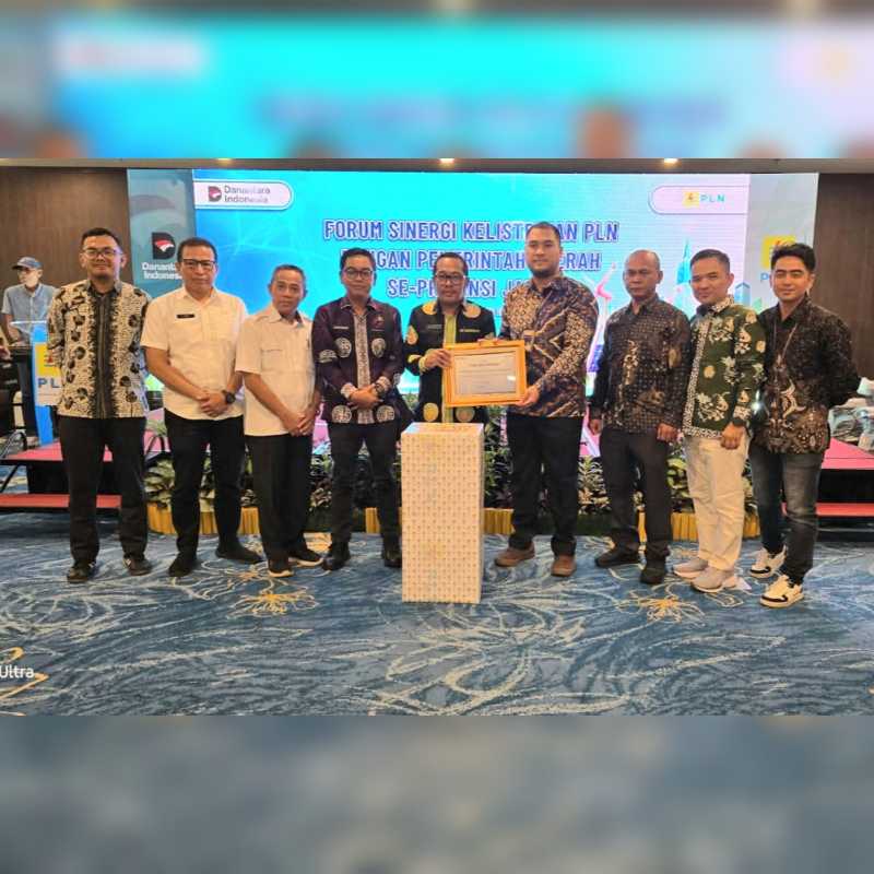 Kepala Dinas Perakim H Syafrun bersama Manajer PLN ULP Kuala Tungkal Muhammad Mandala Putra dan Pejabat Terkait (Perakim)