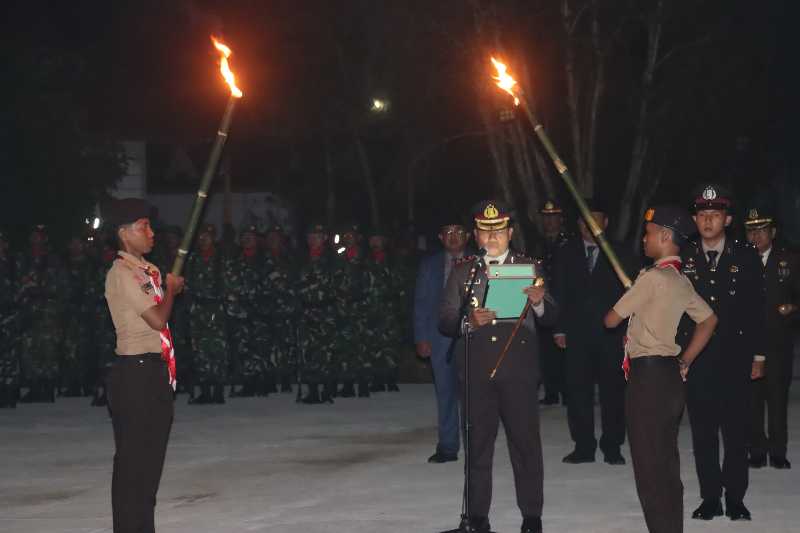 Kapolres Tanjab Barat Pimpin Apel Kehormatan Malam Renungan Suci Peringati HUT ke-80 RI (hms)
