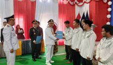 Didampingi Kalapas Kelas IIB Kuala Tungkal Iwan Darmawan, Bupati Anwar Sadat bersama Wabup Katamso dan Forkopimda Serahkan SK Remis kepada Warga Binaan Pemasyarakatan (ist)