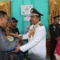 Bupati Tanjab Barat Serahkan Bantuan Pasca Bencana Puting Beliung di Desa Pembengis (pro)