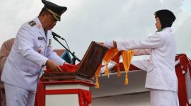 Wabup Katamso Pimpin Upacara Penurunan Bendera HUT ke-80 RI (pro)

