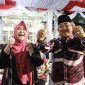 Bupati Anwar Sadat Bersama Ketua TP-PKK Hj Fadhilah Sadat (pro)