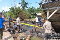 Unit Reskrim Polsek Betara Pasang Garis Polisi di Lokasi Kejadian (hms)