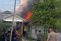 Kebakaran di Jalan Panglima Ujung (tangkapan layar)